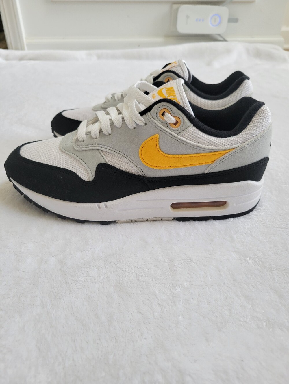 Nike Air Max 1 Sneaker University Gold‎ White Black Trainer Men Size 6.5 - Picture 5 of 9